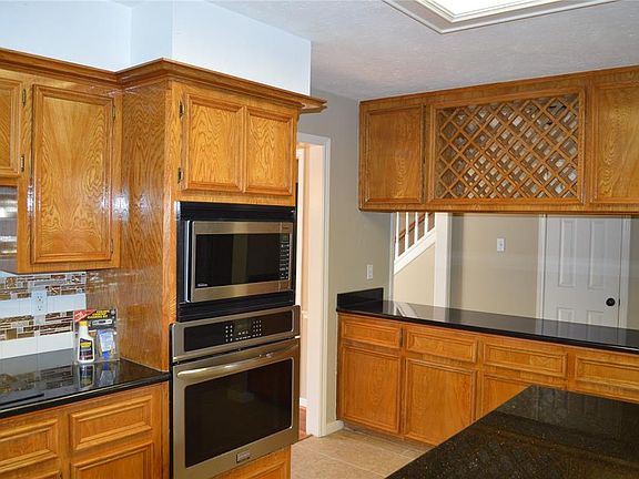 5th image of 2105 Cherry Hills Dr