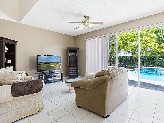 5th image of 2430 Westmont Drive