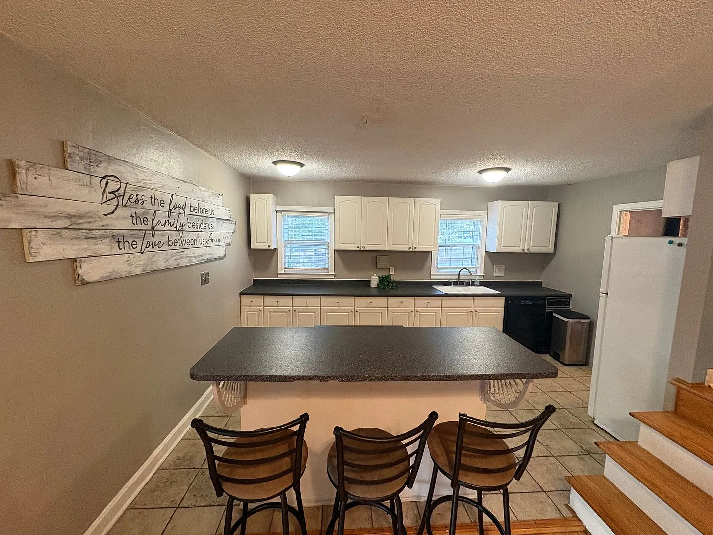 Spacious Chattanooga Home With Finished Basement, Multiple Flex Rooms & Large Corner Lot — Photo 3