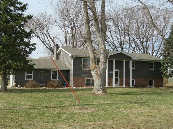 212 Charles Dr, Underwood, IA 51576