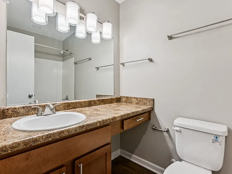 Ashford Place Apartments — Photo 22