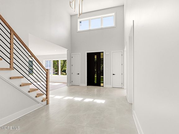 4th image of 482 Freehold Road