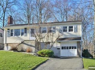 20 Bannehr St, Oakland, NJ 07436