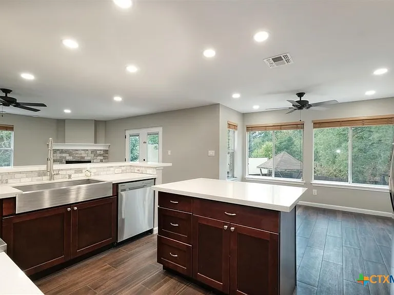 2412 Willow Way — Photo 8