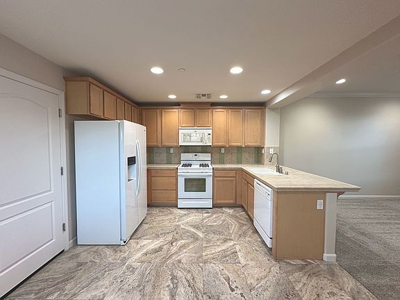 4th image of 6104 Rockport Ln