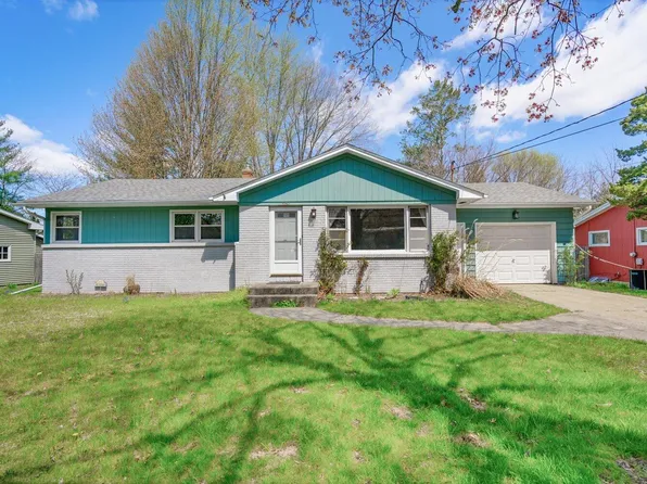 680 Benhoy St, Plainwell, MI 49080