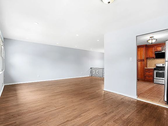 2nd image of 5754 Cloverdale Blvd Floor 2