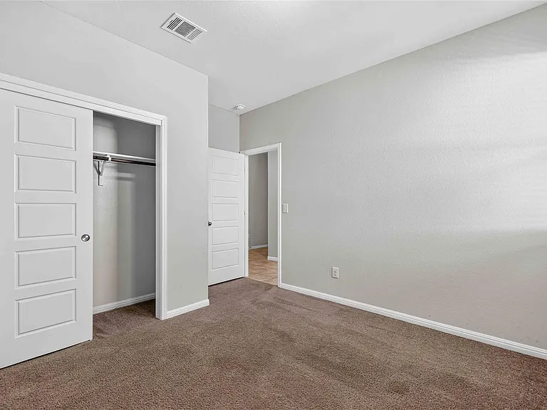 324 E Broade St — Photo 8