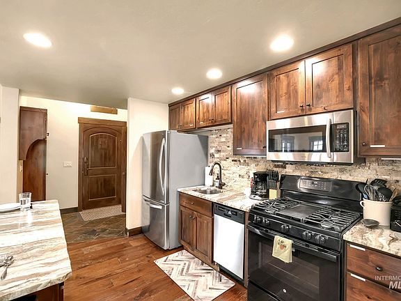 5th image of 117 Golden Bar Ct