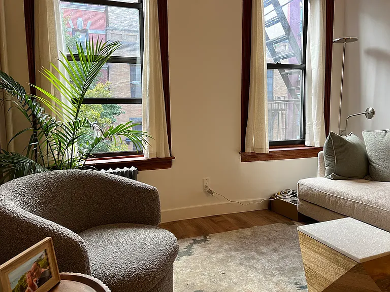 97 Perry St #7 — Photo 6