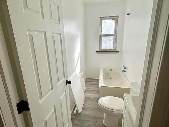 5th image of 3677 Theodore St