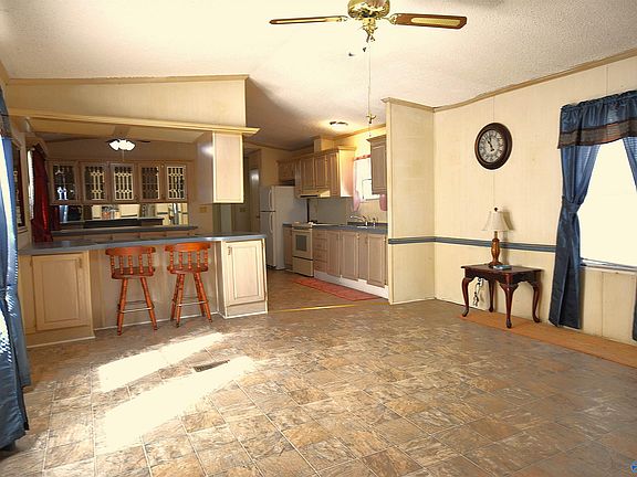 4th image of 261 Ruth Cir