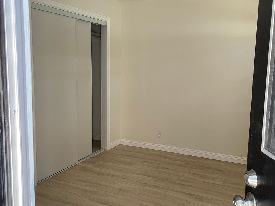 2nd image of 9417 1/4 Beverly Rd #1/4