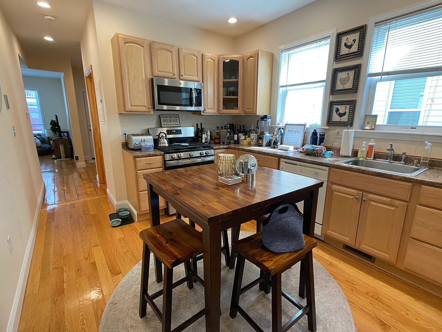 2 bed, 9999 sqft, $3,600 — Photo 1