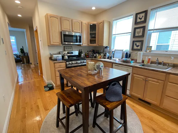 122 Walnut St #1, Somerville, MA 02145