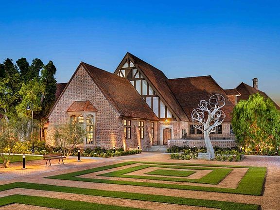 Access to Community Recreation Center including fitness center and meeting rooms.