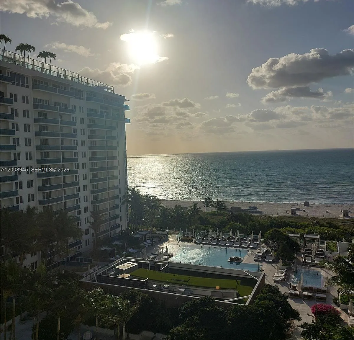 Roney Palace Condo — Photo 3