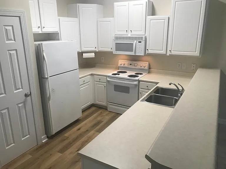 5006 Carleton Dr #95 — Photo 10