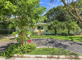 1055 NE 121st St, North Miami, FL 33161
