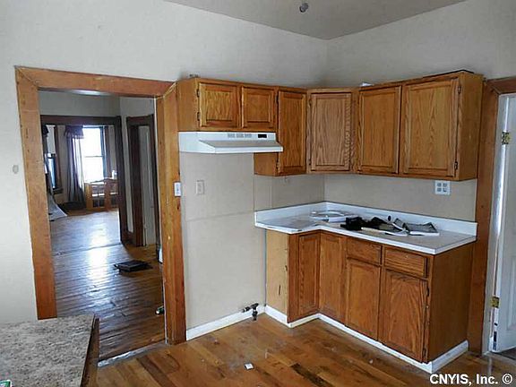 2nd image of 109 Elmhurst Ave