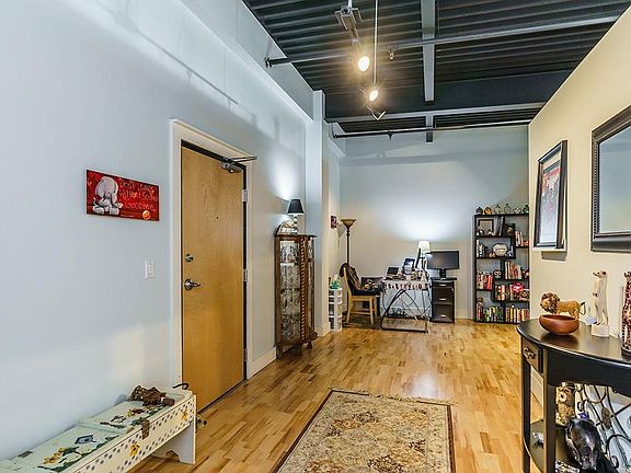 3rd image of 350 E Short St #426