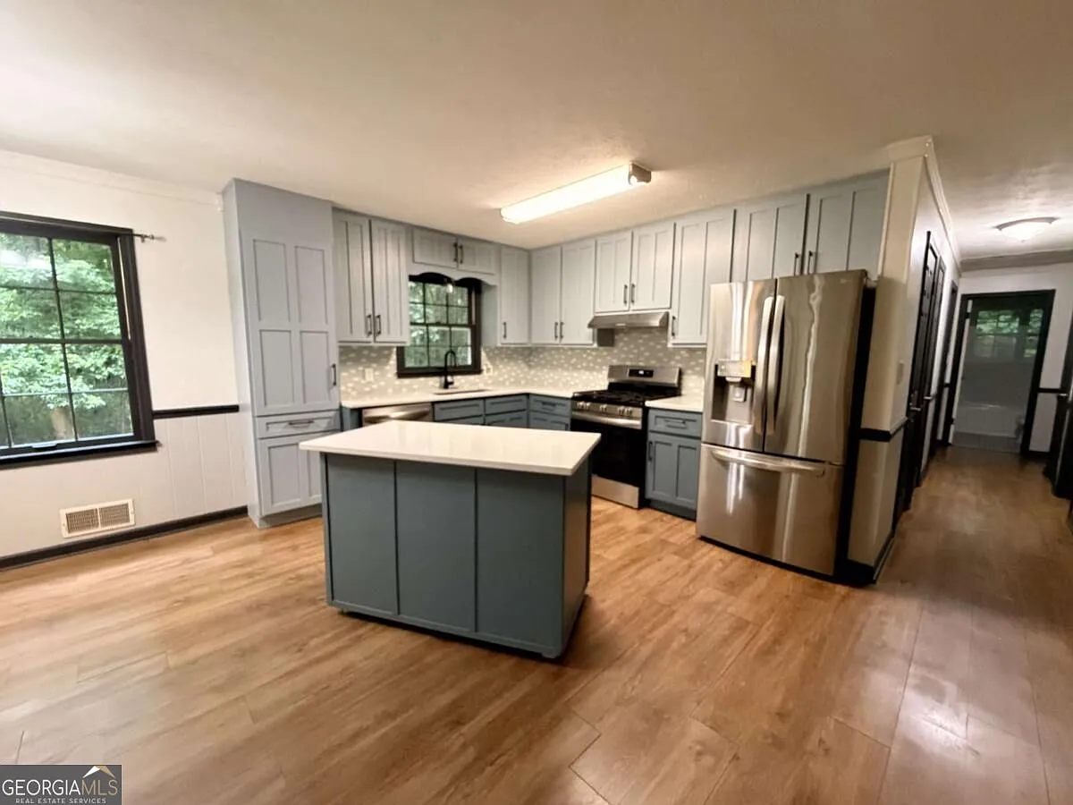 3 bed, 2.0 bath, 1740 sqft, $2,200 — Photo 4