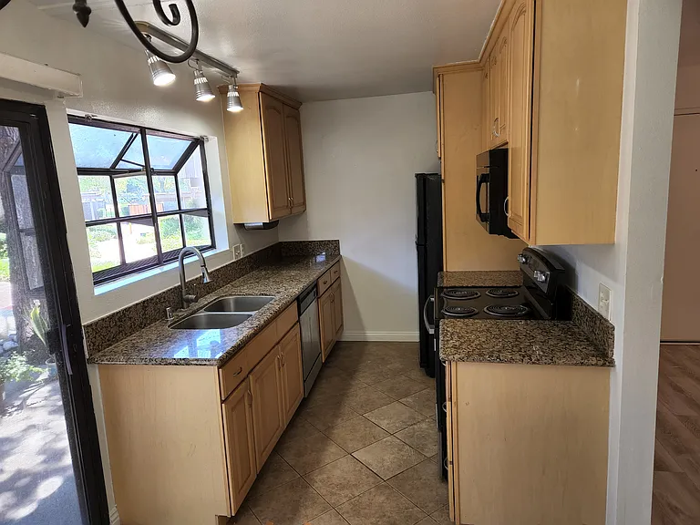 169 Streamwood — Photo 6