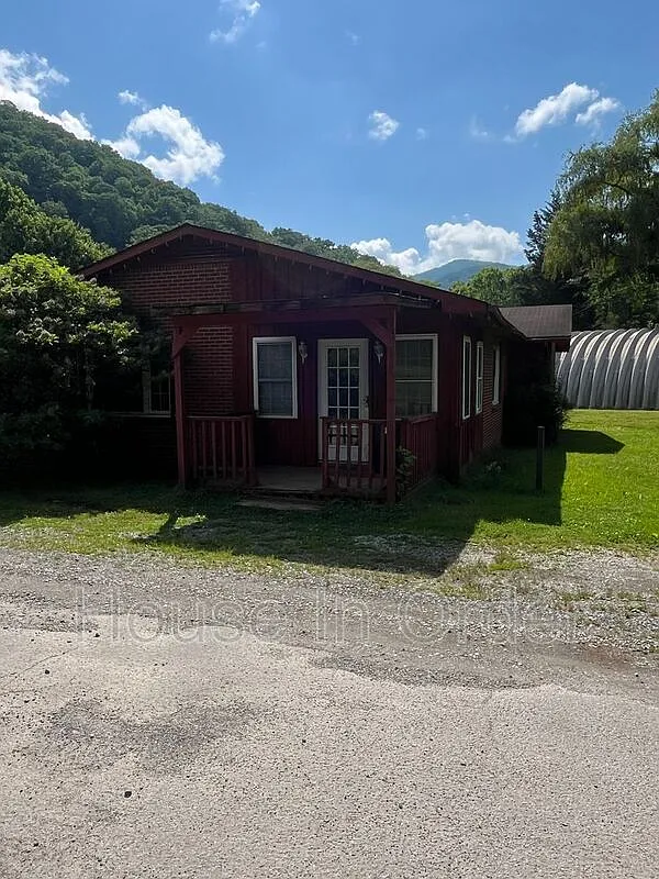 2 bed, 3.0 bath, 1300 sqft, $1,500 — Photo 1