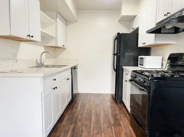 Bright 2 bed 1 bath in Pacific Beach, 2242 1/2 Grand Ave, San Diego, CA 92109