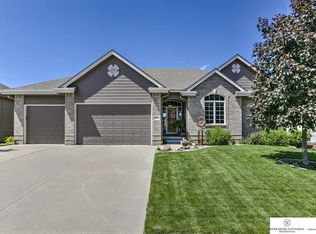 16550 Rosewood St, Omaha, NE 68136