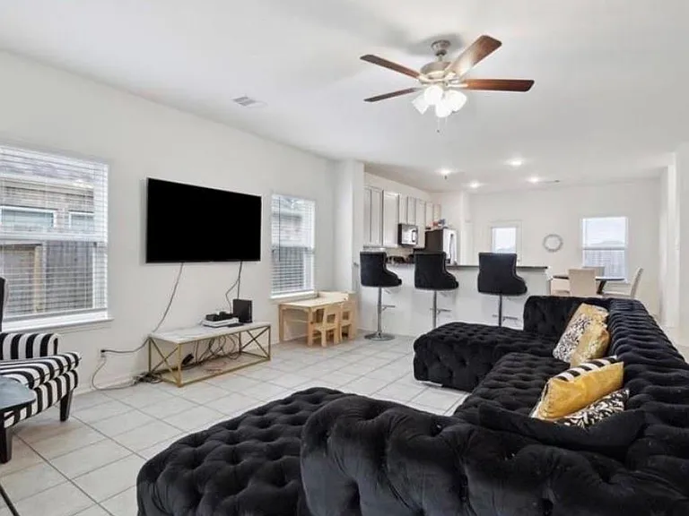 8711 Willet St — Photo 4