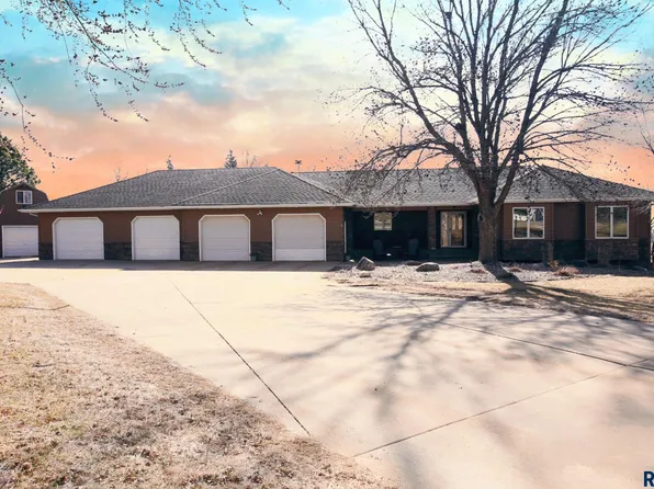 3304 S Keith Ln, Sioux Falls, SD 57110