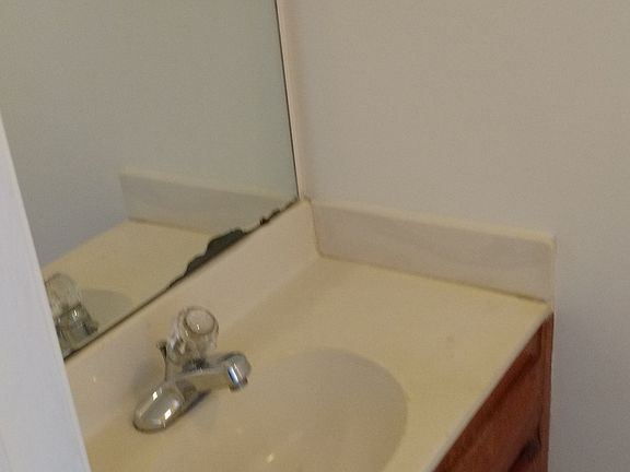 3rd image of 813 Winding Hills Ln