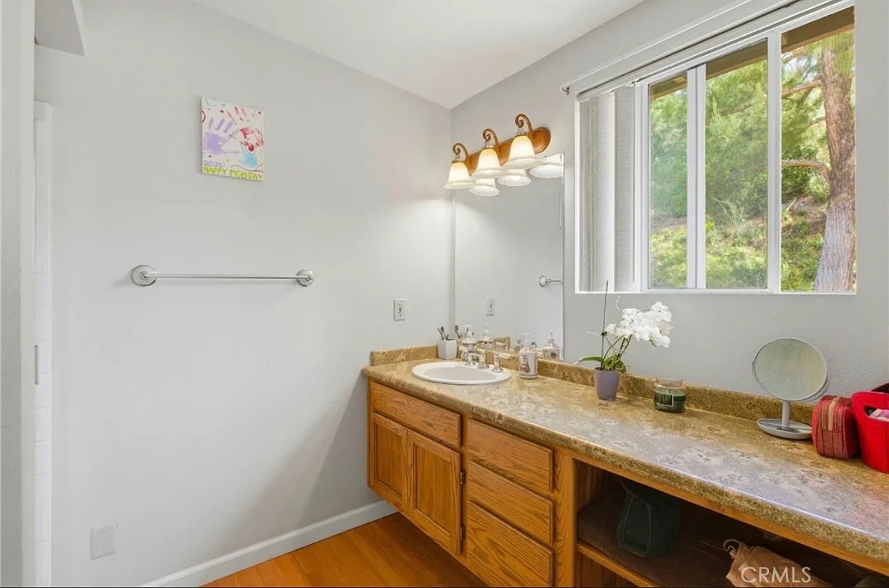 4 bed, 2537 sqft, $4,990 — Photo 4