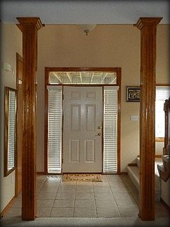 Entryway with pillars