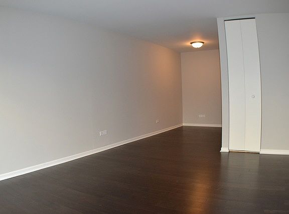 4th image of 1037 Des Plaines Ave APT 404