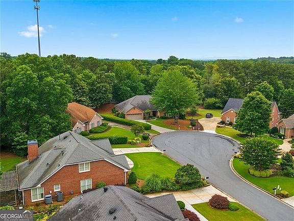 4th image of 965 Knoll Crest Ct