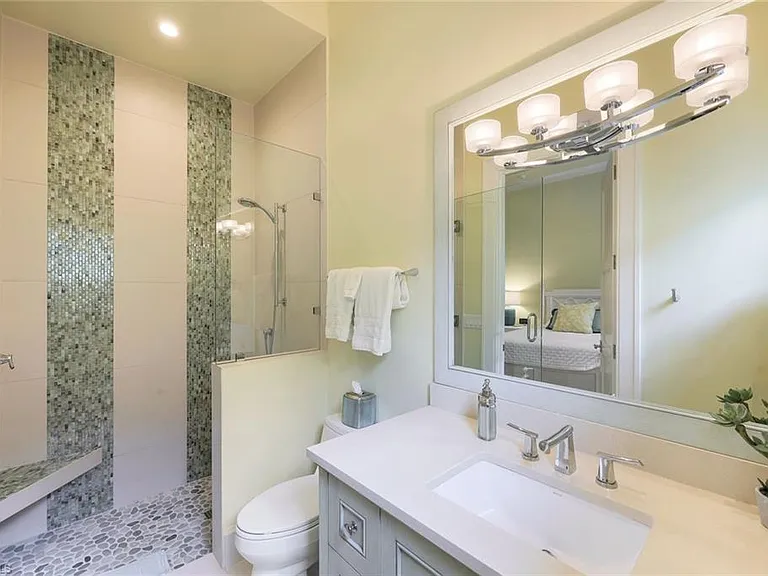425 Harbour Dr — Photo 19