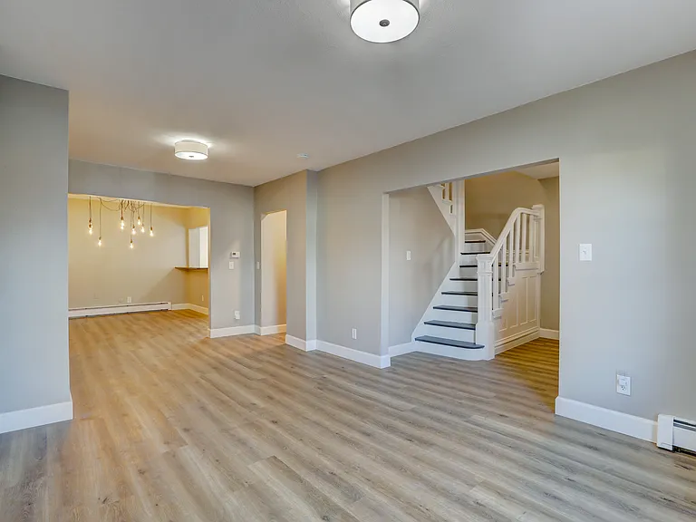 2524 N High St — Photo 10