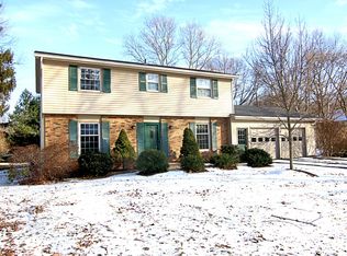 3 Sand Brook Rd, Pittsford, NY 14534
