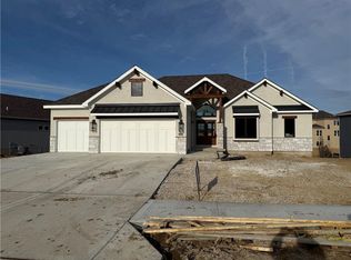 4608 NW Luna Piena Way, Riverside, MO 64150