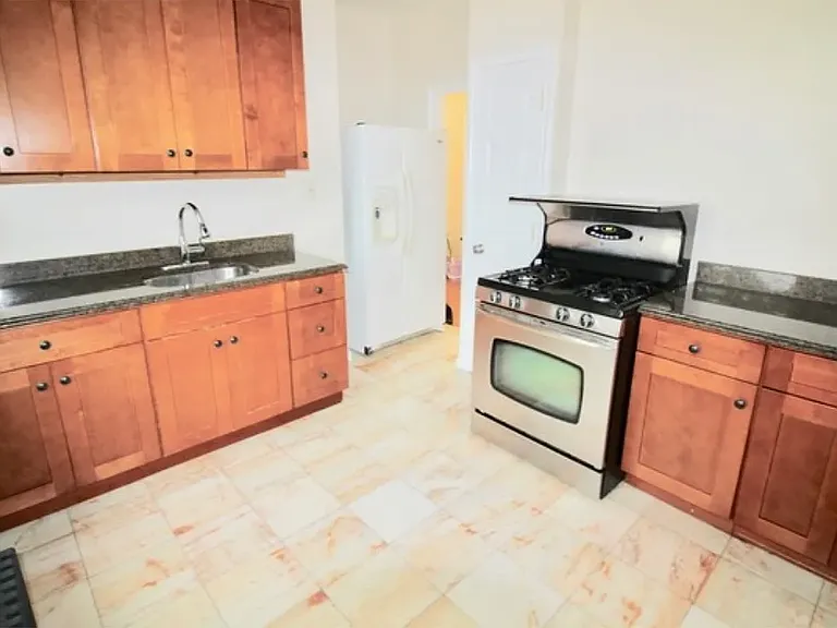 202 Marine Ave #C2 — Photo 3