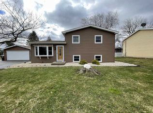 713 Christine Dr, McHenry, IL 60051