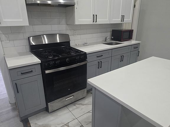 2nd image of 318 W Runyon St Floor 2