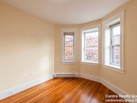 3rd image of 887 Huntington Ave #U1