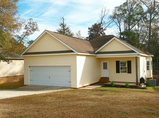 103 Village Ln, Headland, AL 36345