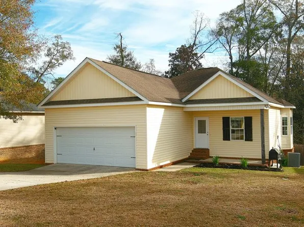 103 Village Ln, Headland, AL 36345