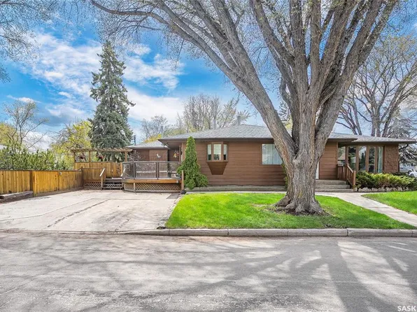 444 Q AVENUE N, Saskatoon, SK S7L 2Y1