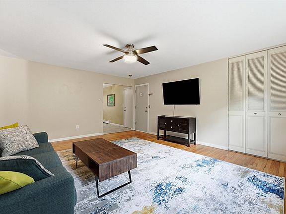 5th image of 90 Colonial Cir Unit D