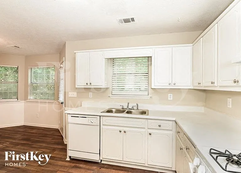 130 Dunwick Ln — Photo 5
